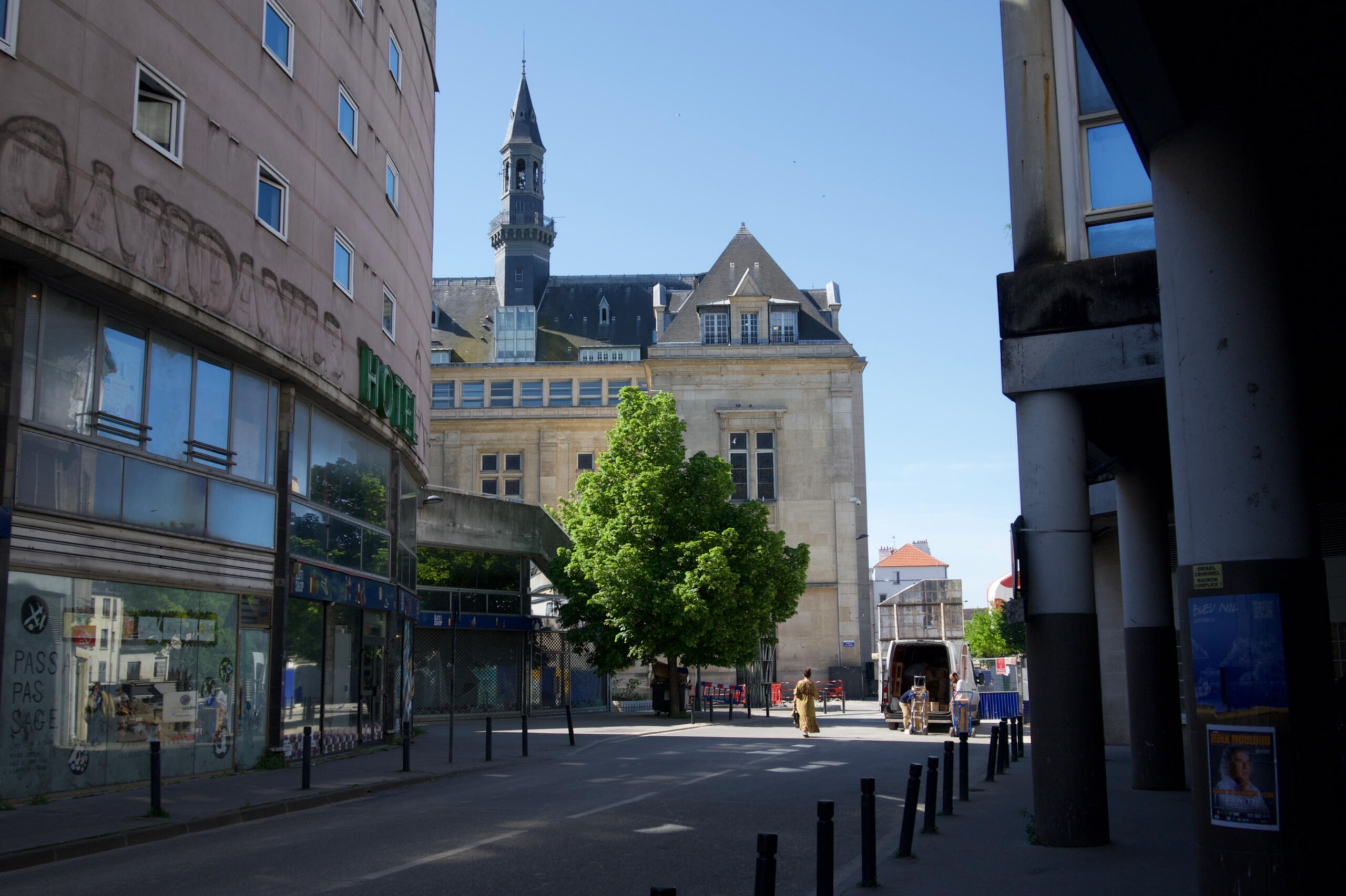 #1 A street somewhere in Paris